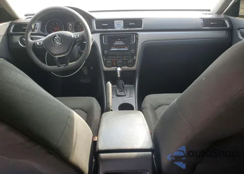 2016 Volkswagen Passat S z USA, uszkodzony, nr VIN 1VWAS7A32GC013404